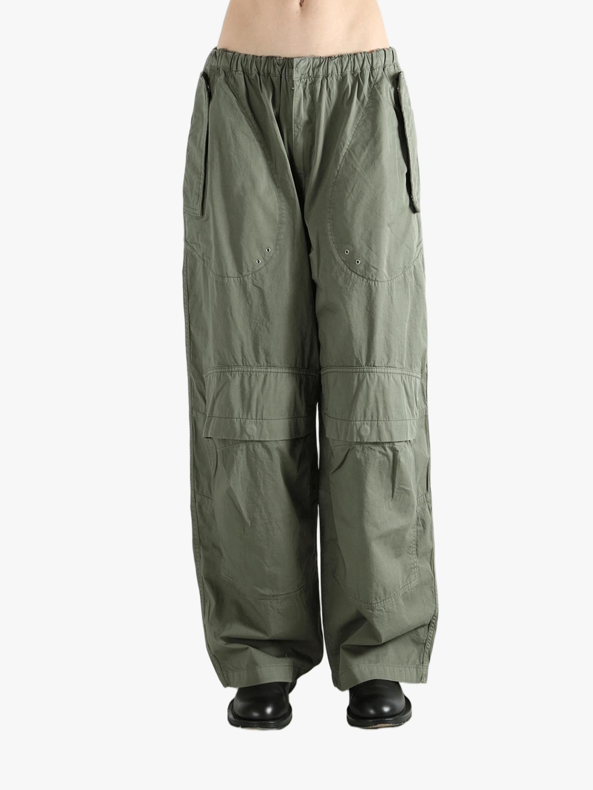 Green pant worn by a person, showing the pant'fit