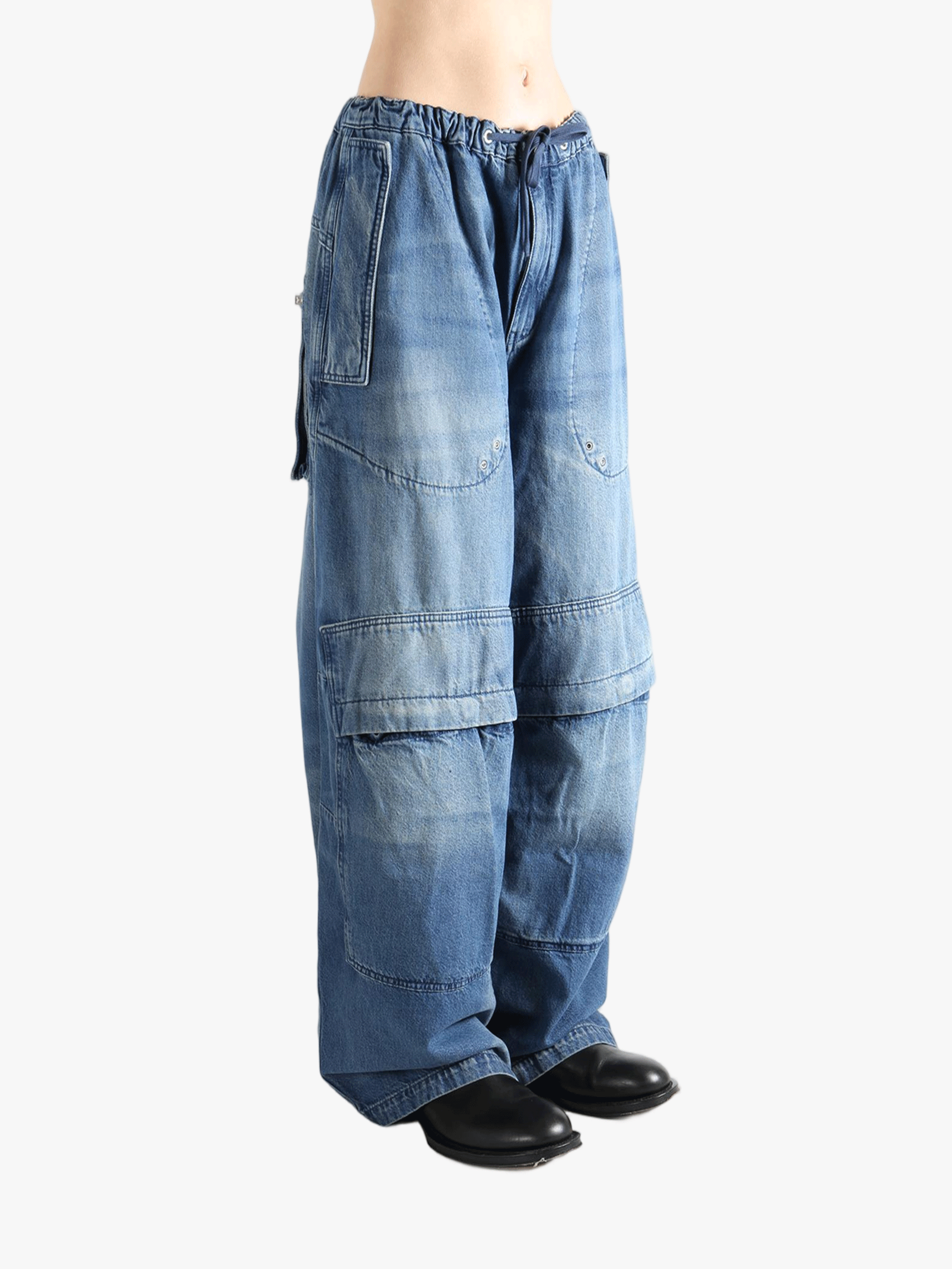 Blue pant worn by a person, showing the pant'fit